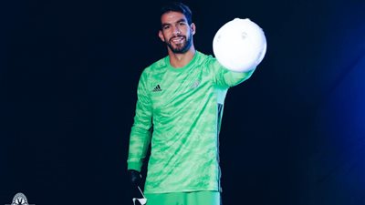 أول تعليق من شريف إكرامي بعد انتقاله إلى بيراميدز