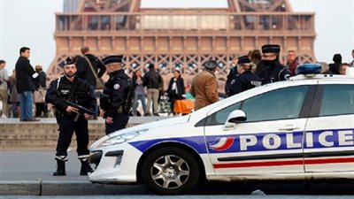 بينهم جزائري وباكستاني.. القبض على 5 مشبوهين بهجوم باريس