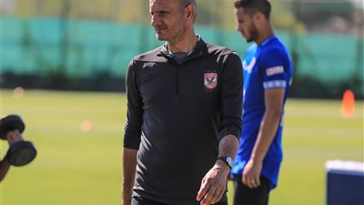مدرب حراس مرمى الأهلي السابق يفجر مفاجأة بشأن عودته