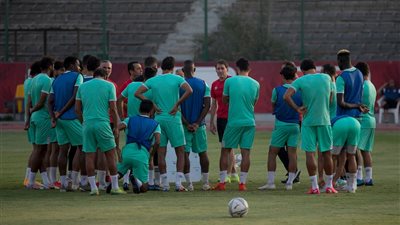 محاضرة لفايلر مع لاعبي الأهلي.. وأجايي يشارك في المران الجماعي