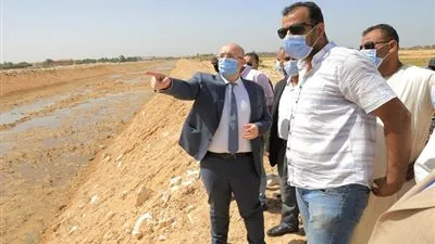 محافظ بني سويف يتفقد مشروع إعادة تأهيل مخر سيل سنور استعدادًا للأمطار