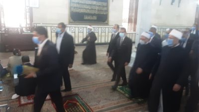 وزير الأوقاف والمفتي يؤديان صلاة الجمعة بمسجد السيد البدوي بطنطا (صور)