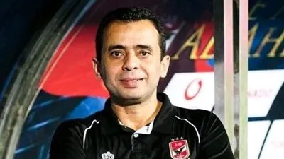 الأهلي يُبقي على عمرو محب مترجمًا بالجهاز الفني الجديد