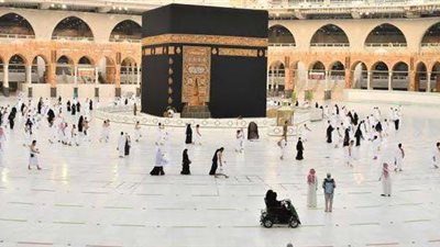 في زمن كورونا.. كيف استقبل المسجد الحرام أول فوج معتمرين بالمسجد الحرام؟