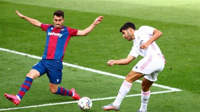 ريال مدريد يعبر كمين ليفانتي بثنائية في الليجا