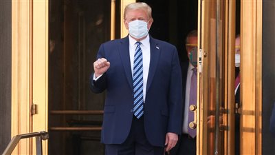 لم يُظهر أي أعراض لكورونا.. تطورات مذهلة يكشفها طبيب ترامب بعد عودته إلى البيت الأبيض