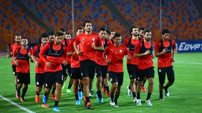نجم الأهلي السابق يختار تشكيلة مفاجئة لمنتخب مصر
