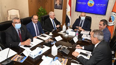  وزير الإسكان يترأس اجتماع 