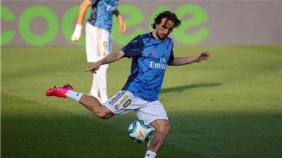 تألق مودريتش يعقد مهمة زميله في الريال 