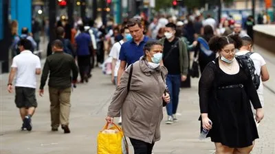 كورونا.. زيادة قياسية في الإصابات حول العالم وحكومات تُعيد الإغلاق