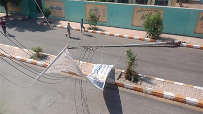 لافتات الدعاية الانتخابية تتسبب في سقوط أعمدة الكهرباء في قنا