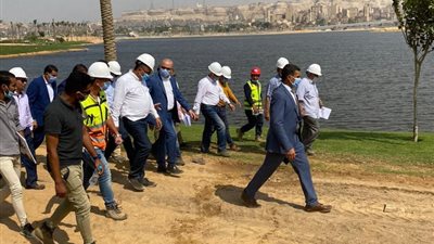 وزير الإسكان يتفقد مشروع تطوير بحيرة عين الصيرة.. ويؤكد 