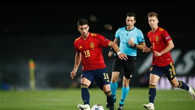 إسبانيا تهزم سويسرا بهدف «أويارزابال » في دوري الأمم الأوروبية