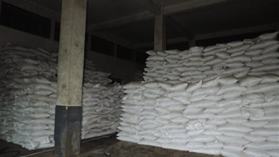 ضبط 80 طنا من السكر المدعم قبل بيعها بالسوق السوداء