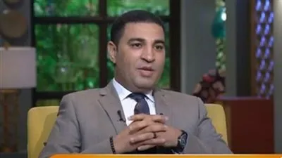 مصطفى ثابت: 