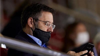 بوادر أزمة نارية بين بارتوميو ولاعبي برشلونة 