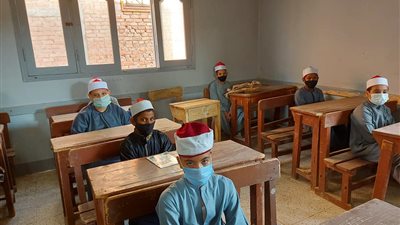 معاهد الأزهر الأكثر التزامُا بالتدابير الاحترازية في قنا.. تفاصيل أول يوم دراسي (صور)