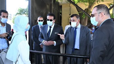 جامعة عين شمس تفتتح العام الدراسي الجديد وسط إجراءات احترازية مشددة بحضور وزير التعليم العالي ورئيس الجامعة 