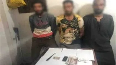 ضبط 3 متهمين لقيامهم بسرقة مواطن في الساحل 