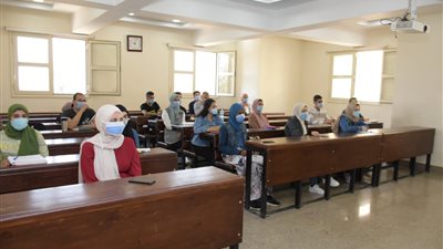 انتظام الدراسة بكليات جامعة القاهرة من اليوم الأول وتدريب الطلاب على استخدام المنصة التعليمية