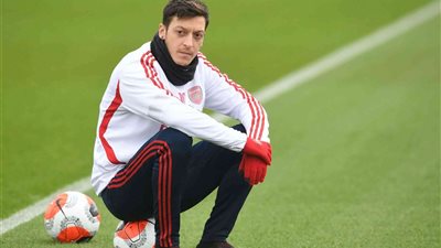 أول تعليق من أوزيل على استبعاده من قائمة آرسنال بالبريميرليج