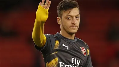 أوزيل يهاجم إدارة آرسنال