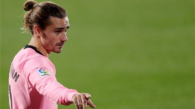 فينجر يكشف أسباب تراجع مستوى نجم برشلونة