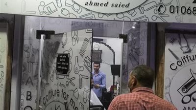 حملة للتوعية بفيروس كورونا بصالونات الحلاقة والنوادي بكفر شكر 