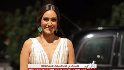 شاهد.. أمينة خليل تشعل الريد كاربت بفستان أبيض مكشوف الكتفين