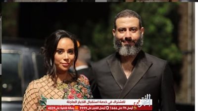 محمد فراج وزوجته على الريد كاربت من حفل افتتاح مهرجان الجونة السينمائي