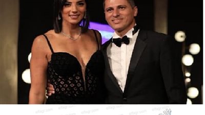 حورية فرغلي على الريد كاربت بفستان أسود جرئ (صور)