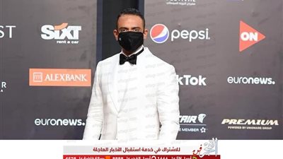 عمر السعيد بالكمامة في حفل افتتاح مهرجان الجونة السينمائي (صور)