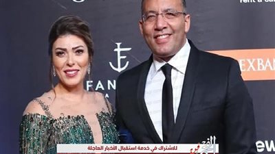الإعلامي خالد صلاح مع زوجته في حفل افتتاح مهرجان الجونة السينمائي