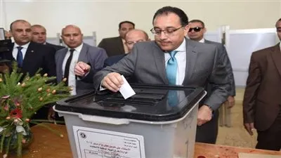 على رأسهم رئيس الحكومة.. وزراء يدلون بأصواتهم في انتخابات النواب 