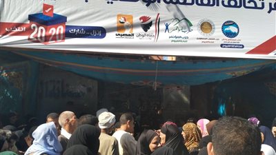 إقبال كثيف من قبل الناخبين على لجان الاقتراع بمركز أطسا بالفيوم   