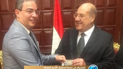 نقيب الإعلاميين يتسلم بطاقة عضوية مجلس الشيوخ