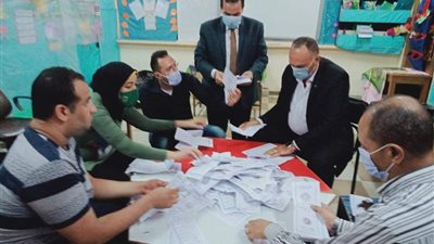 محافظ الإسكندرية يتفقد اللجان بعد إنتهاء الإنتخابات في اليوم الثاني