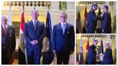 بولندا تمنح العناني وحواس وسام الاستحقاق تقديرًا لجهودهما