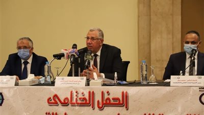 وزير الزراعة يعلن قرب عن افتتاح سوق اكبر دولتين امام الموالح المصرية