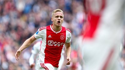 أسطورة هولندا: فان دي بيك أخطأ بقرار الانتقال إلى مانشستر يونايتد