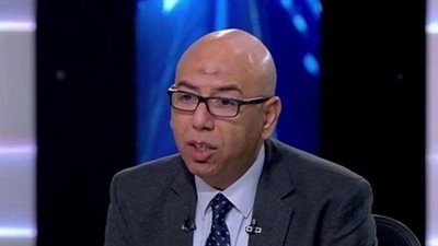 خالد عكاشة: قضية تصريحات ماكرون معقدة ويجب التعامل معها ببرود الأعصاب