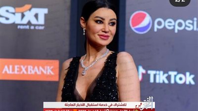 بكمامة أنيقة.. أروى جودة تتألق في خامس أيام مهرجان الجونة السينمائي