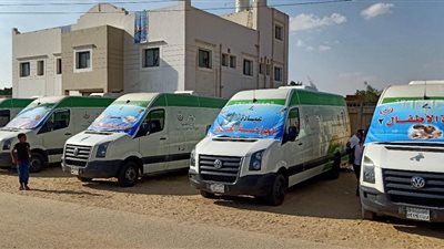 توقيع الكشف الطبي على 1328 مواطنا خلال قافلة بقرية الأقدام بالمنيا