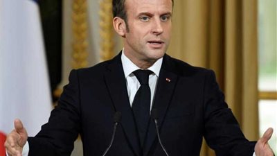 السفارة الفرنسية تنهي عقد عمل رسام كاريكاتير سخر من ماكرون (فيديو)