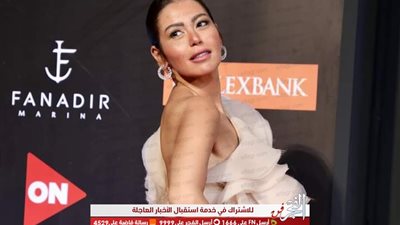 لقاء الخميسي تبرز أنوثتها على الريد كاربت في مهرجان الجونة السينمائي