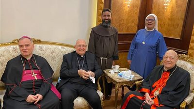 سفير الفاتيكان بالقاهرة يستقبل مطران الكنيسة اللاتينية الجديد