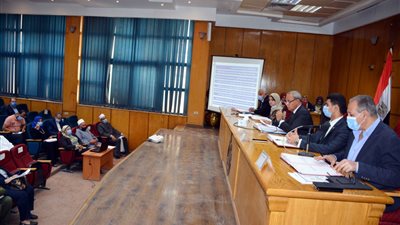 محافظ القليوبية يناقش استعدادات المحافظة لانتخابات مجلس النواب وموسم الأمطار 