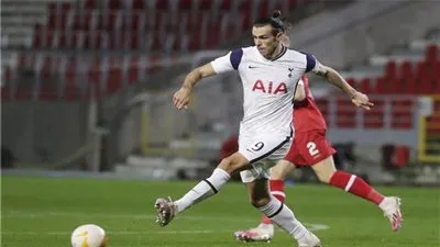 بيل يسير على خطى نجم مانشستر يونايتد