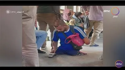 شاهد.. أول تعليق للشاب الذي فقد ثلاثة أطراف ويبيع كروت شحن بالقطارات 