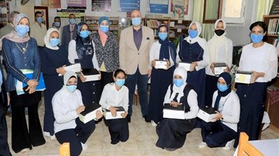 محافظ بني سويف يُسلًم أجهزة 